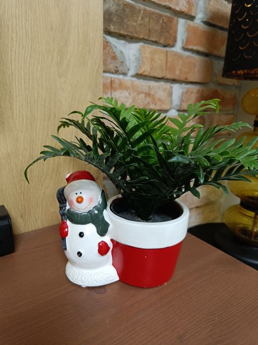 Świąteczna doniczka z bałwankiem