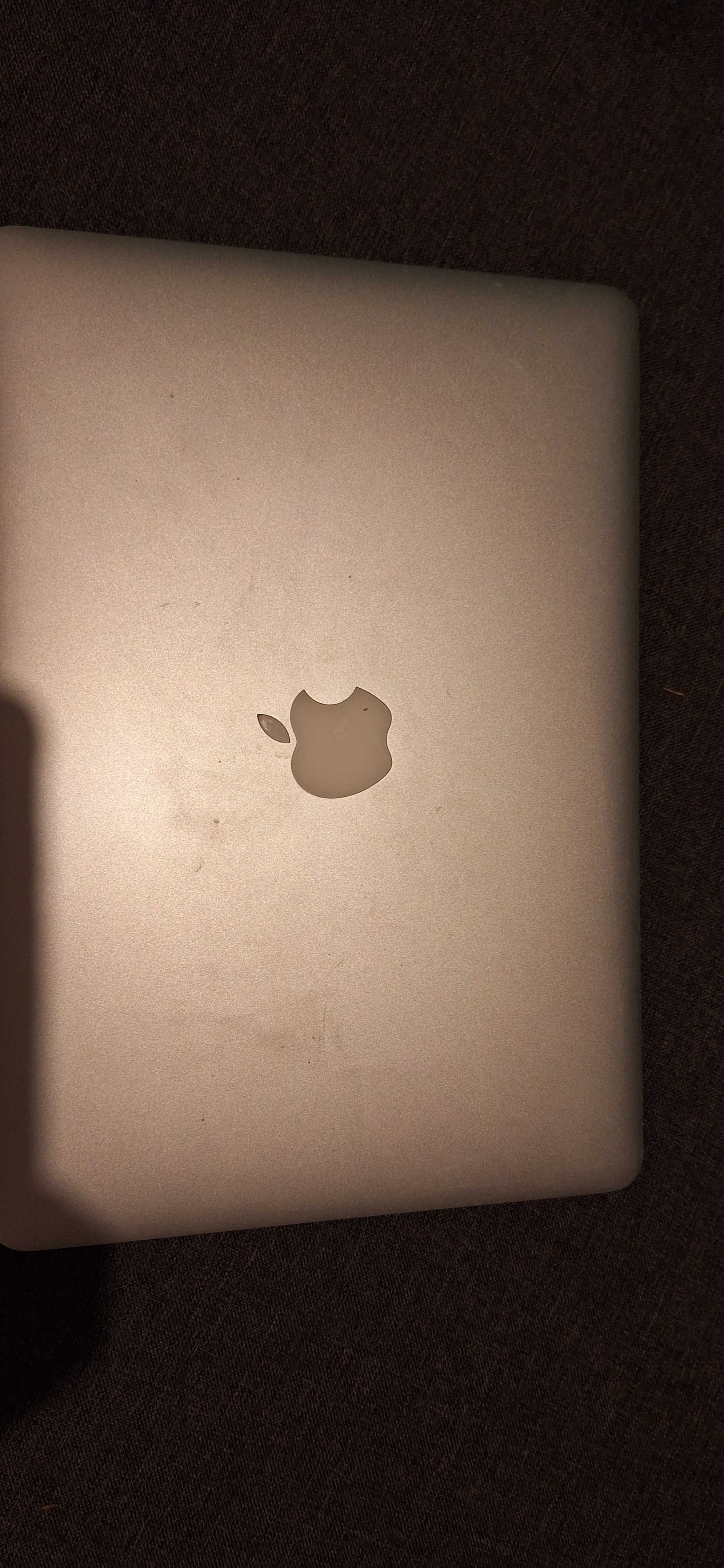 MacBook air 13.3" a1466
