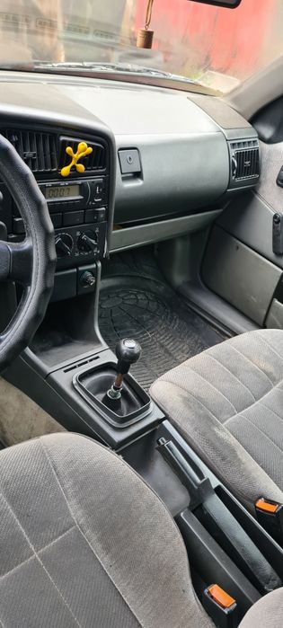 Фольцваген пассат 1.6 бензин 1990року