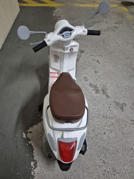 Moto elétrica criança - Vespa