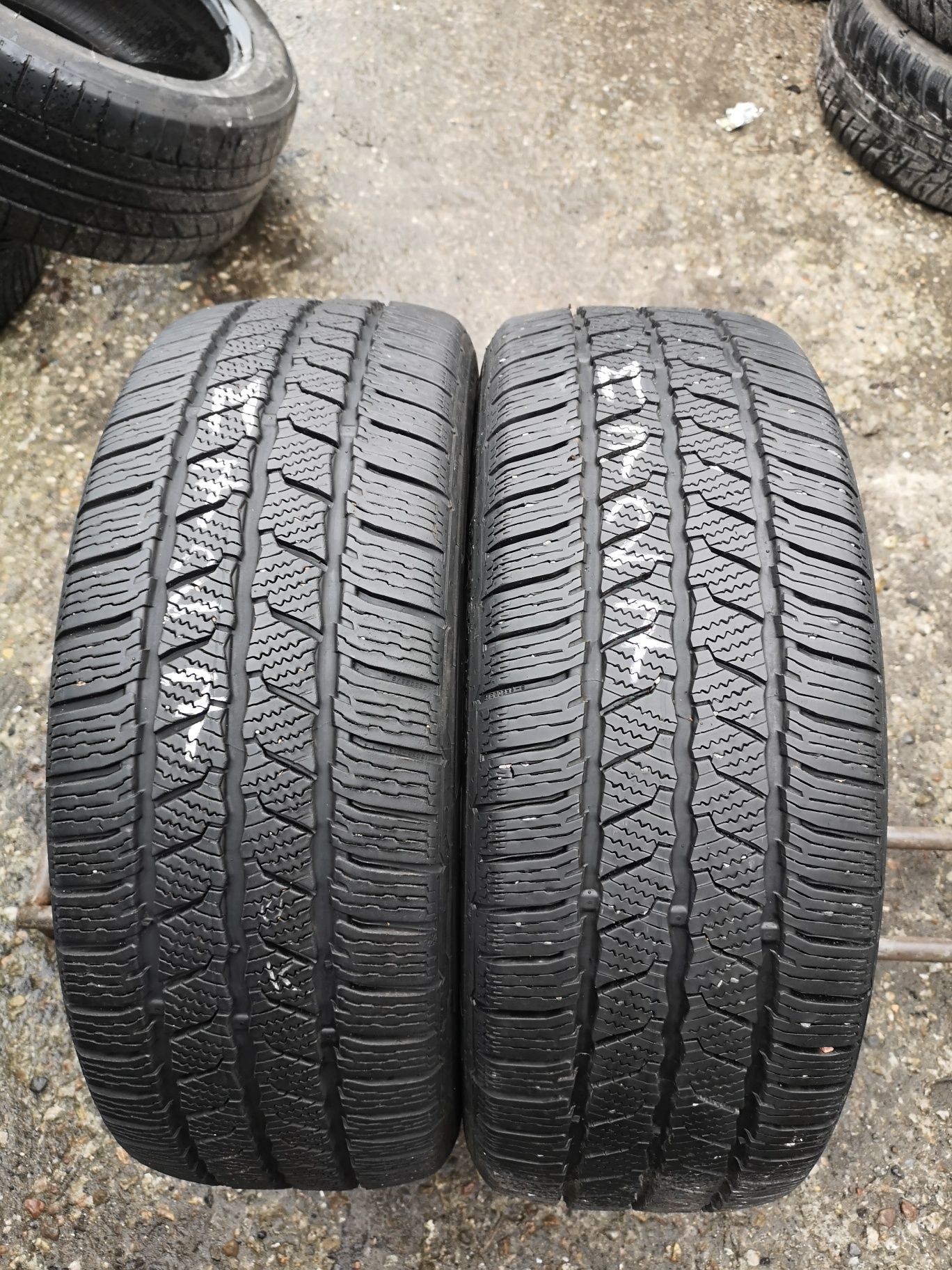 Opony zimowe wzmacniane 225/55/17C Continental 2szt 7,4mm 2021r