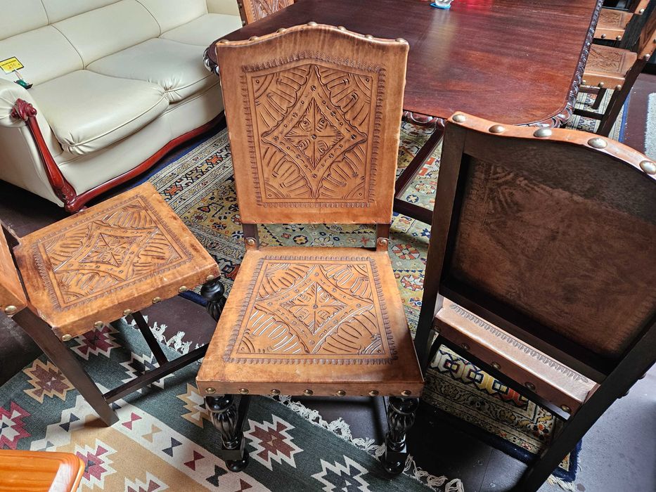 Cadeiras antigas em madeira e couro - óptimo estado geral -