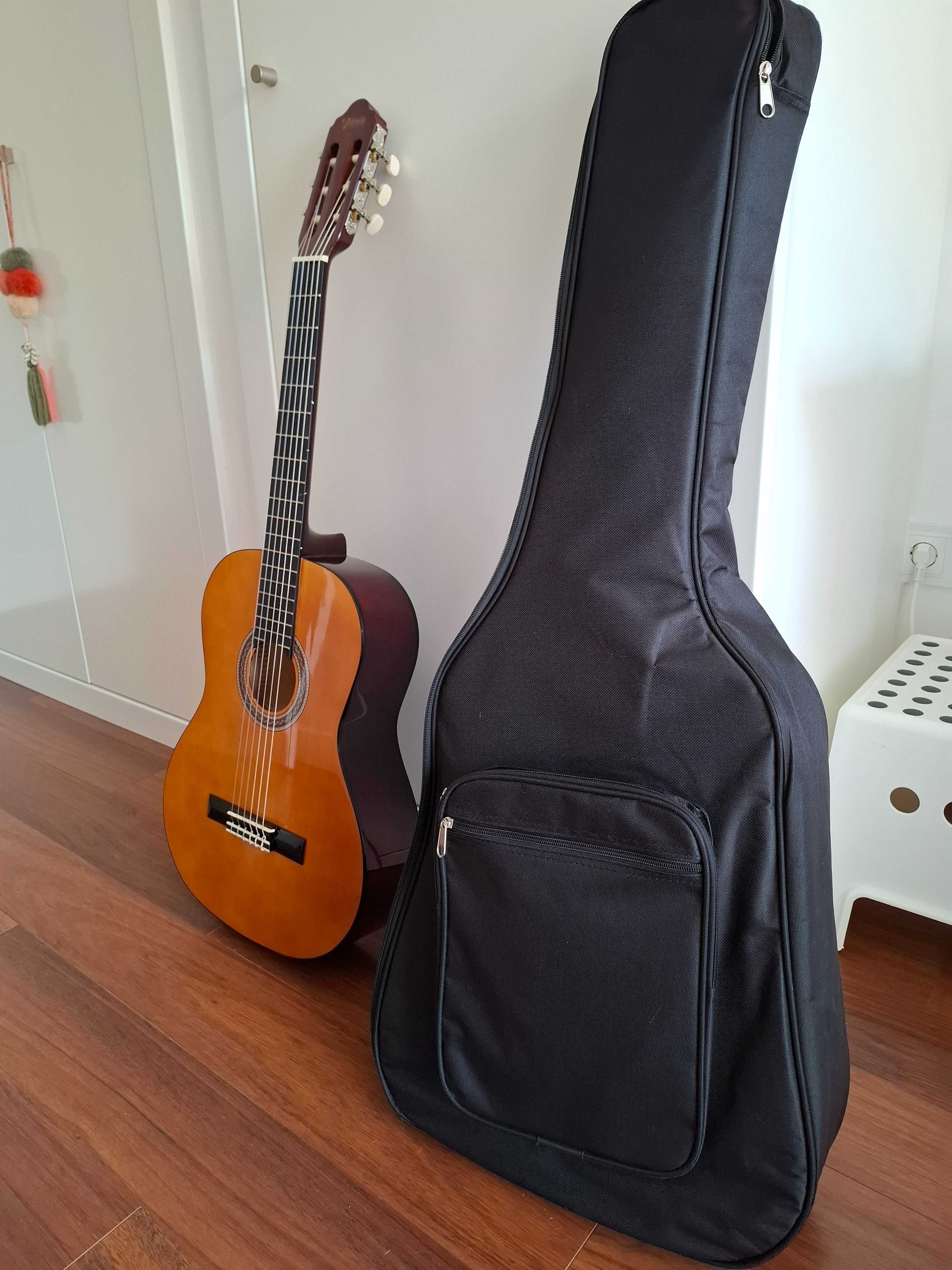 Guitarra tradicional (cordas trocadas para canhoto)
