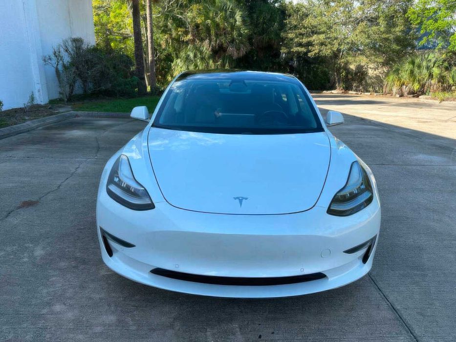 Tesla Model 3 Long Range      2019