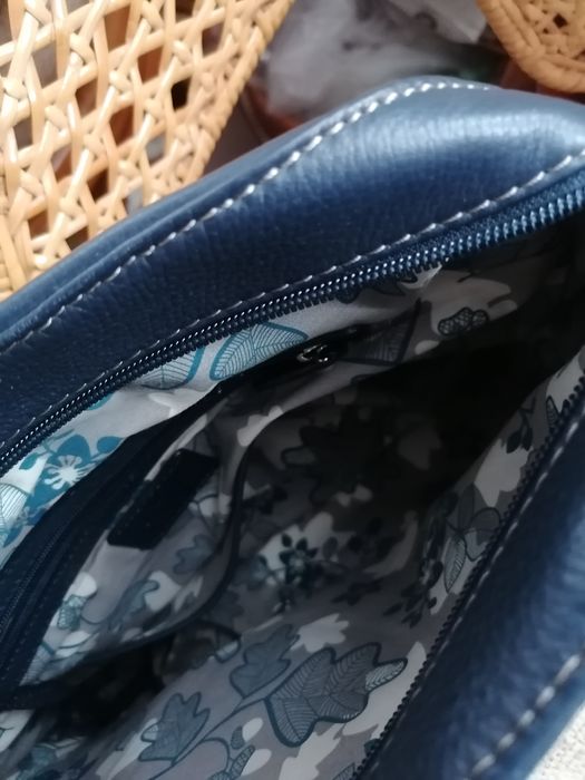 Torebka damska firmy Radley - skóra naturalna - kolor granatowy.