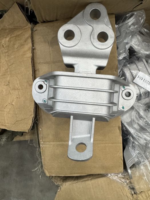 Подушка двигуна ліва права Chevrolet Volt 1