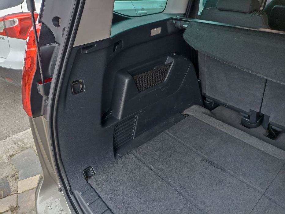 Peugeot 5008 2012року