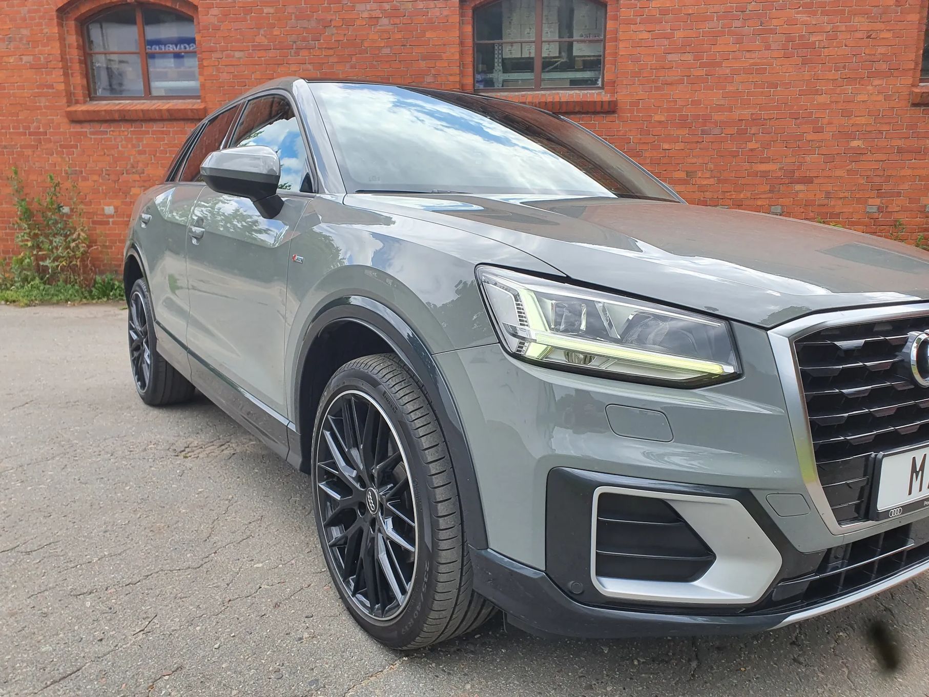 Audi Q2 * S-LINE * Panorama * GetHelp *