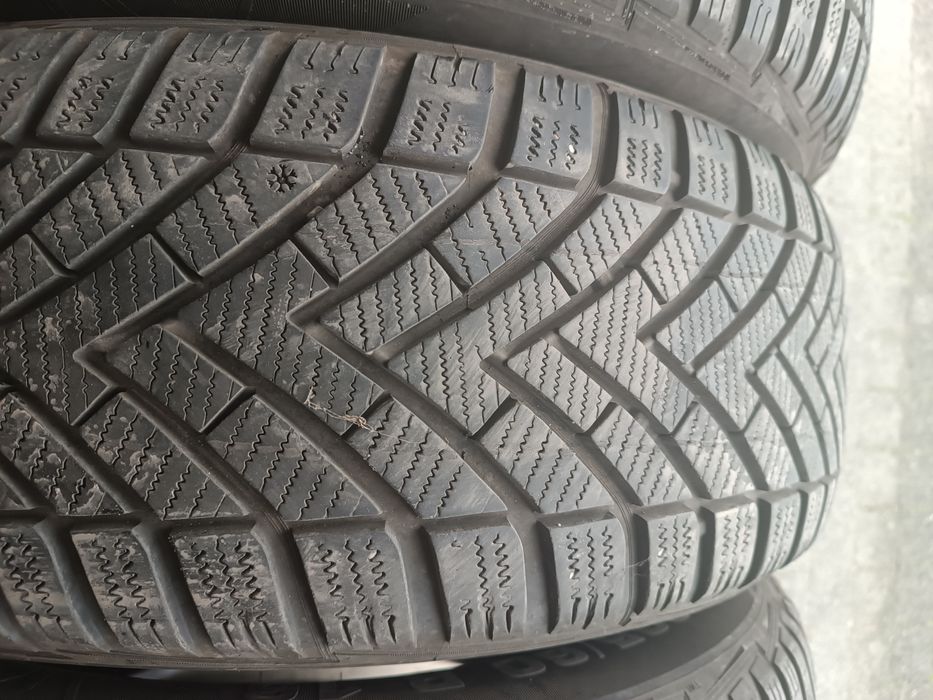 4szt Opony 205/60R16 zimowe Vredestein