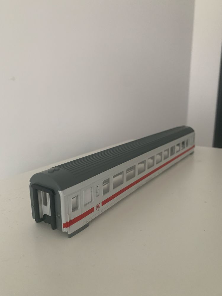 PIKO obudowa wagonu 1 klasy DB skala H0