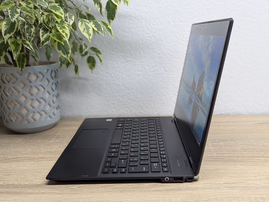 Продається класний , стильний ноутбук Toshiba Portege X20W