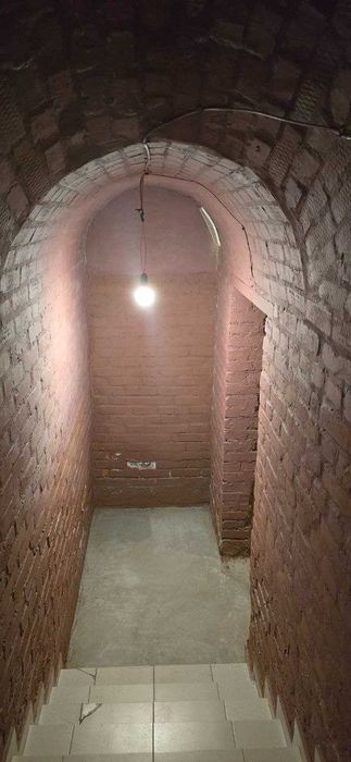 Дом в Золотой Горке, 20 соток, делимый участок, винный погреб, сауна