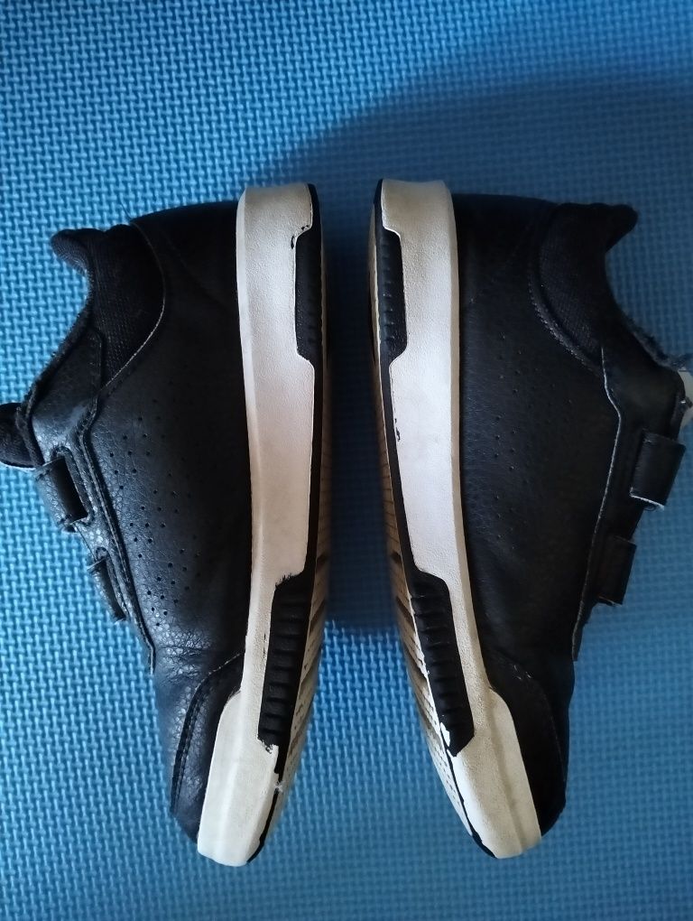 Sapatilhas adidas tamanho 33