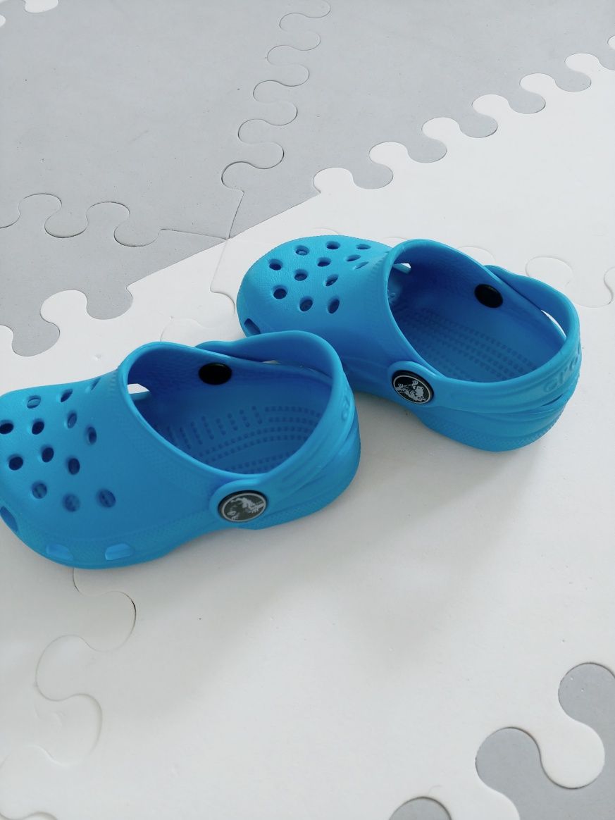 Buciki klapeczki CROCS rozmiar C 4-5 niebieskie wkładka 13cm