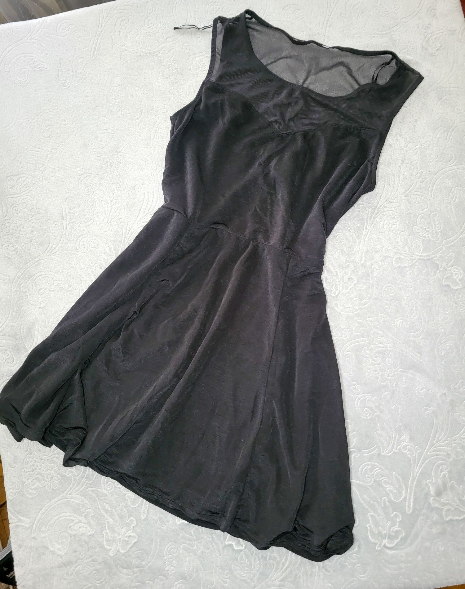Чорна сукня А-силуету