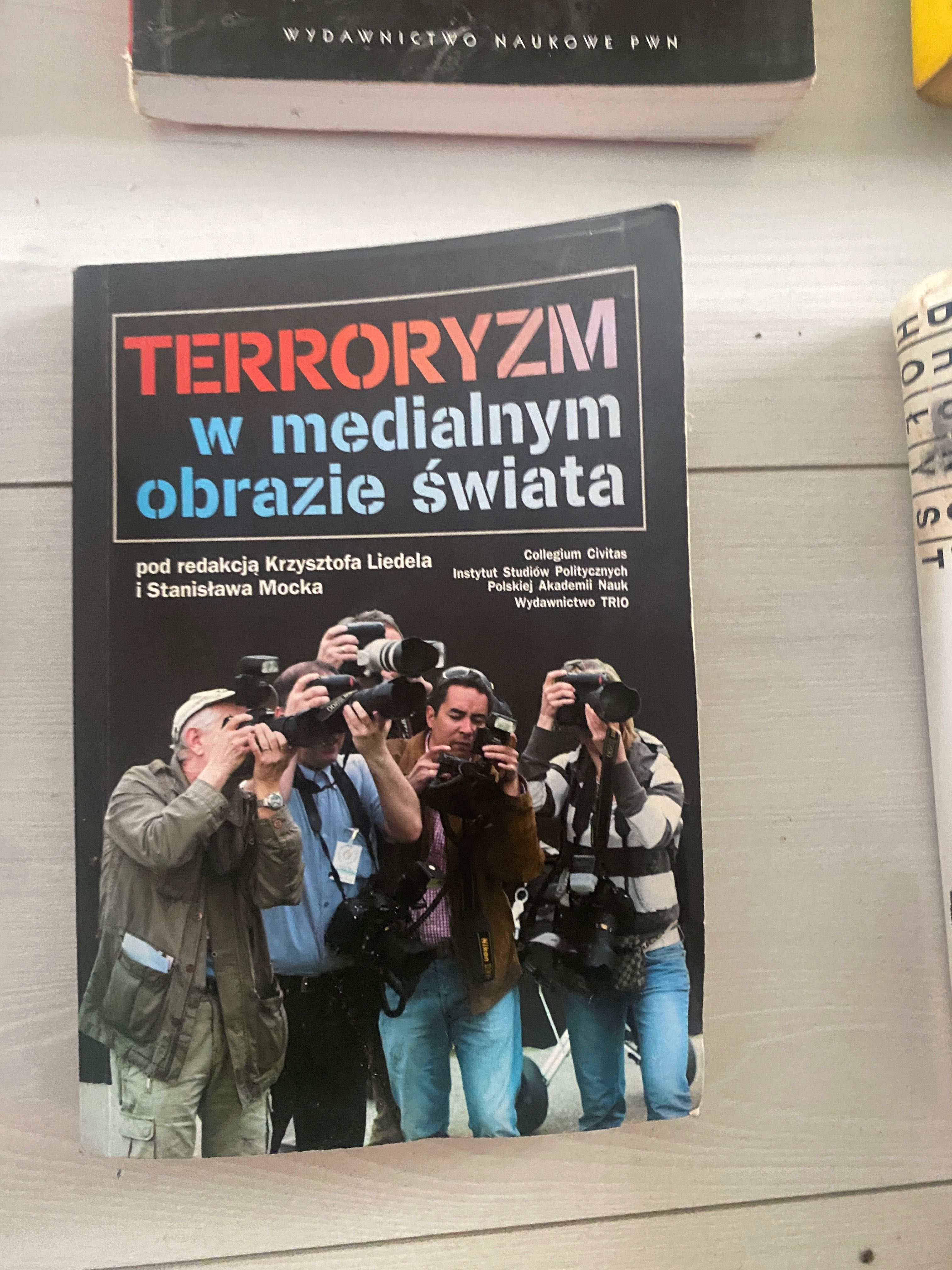 9x książki terrorystyczna/kryminalna/wojenna min Brunon Hołyst