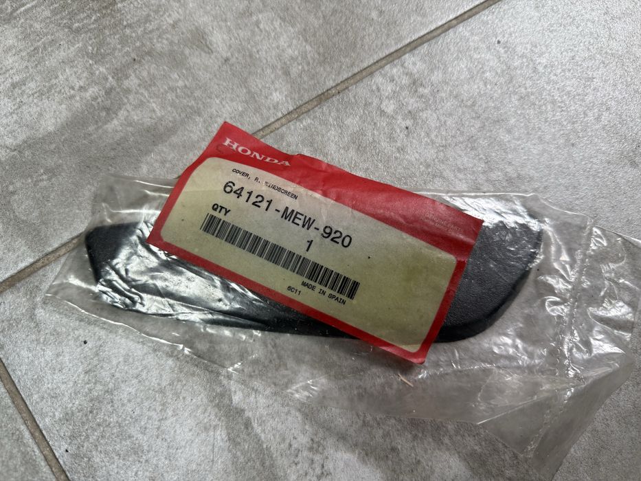 Osłony Zaślepki szyby Honda 64121MEW920 2szt