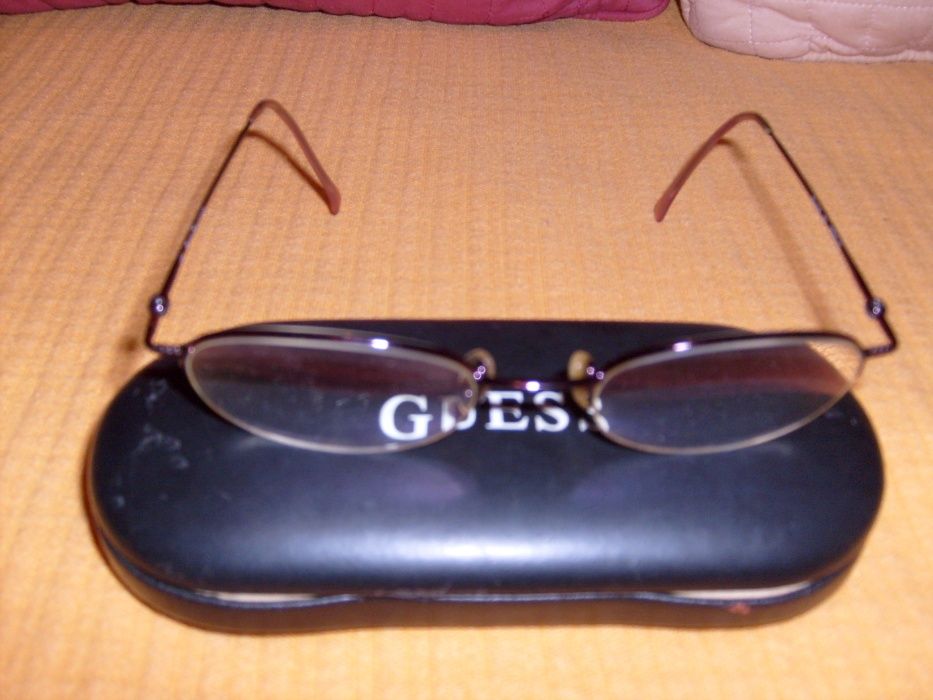 Óculos muito elegantes da marca Guess
