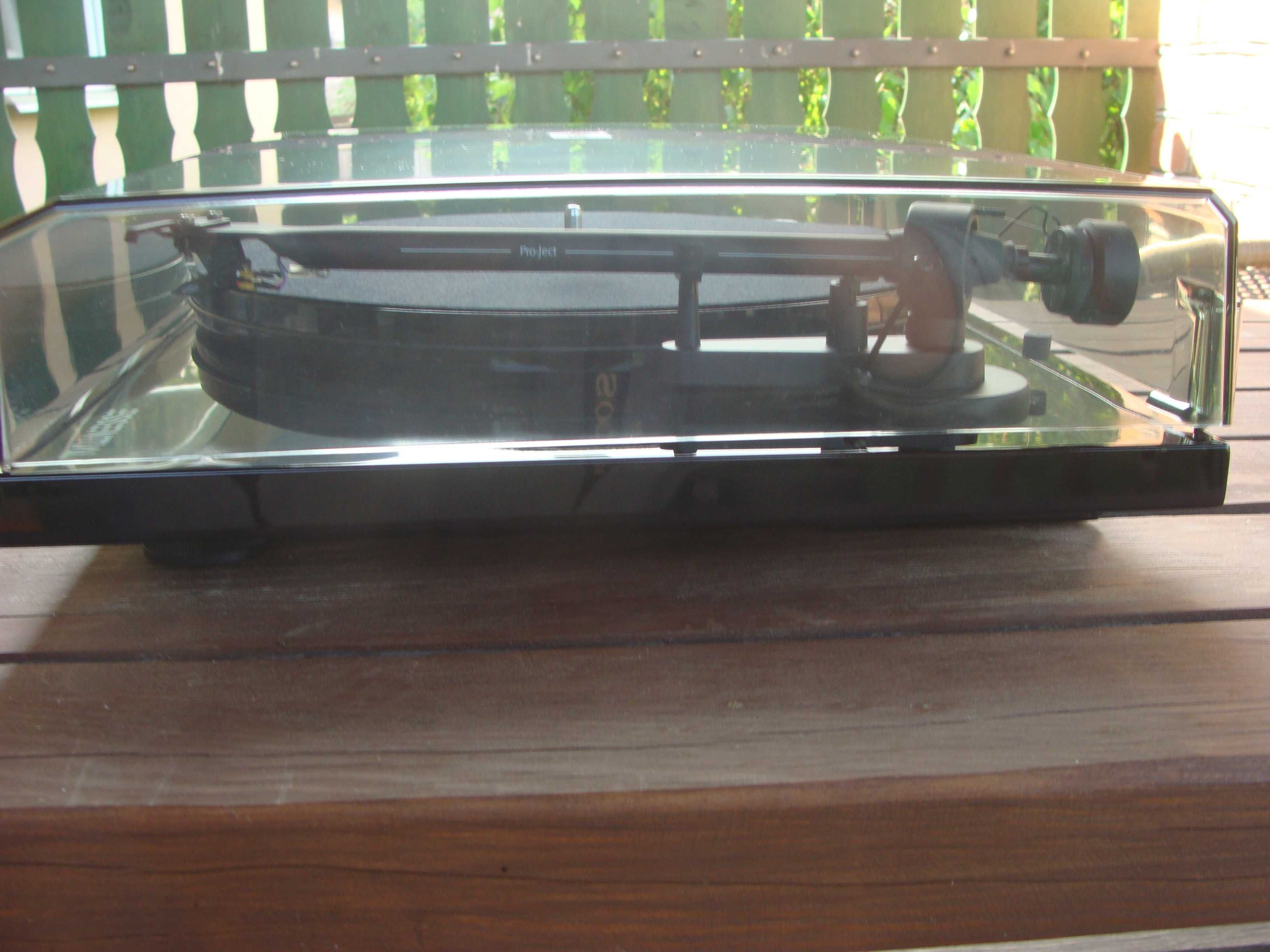 Gramofon Pro-Ject Essential III Recordmaster