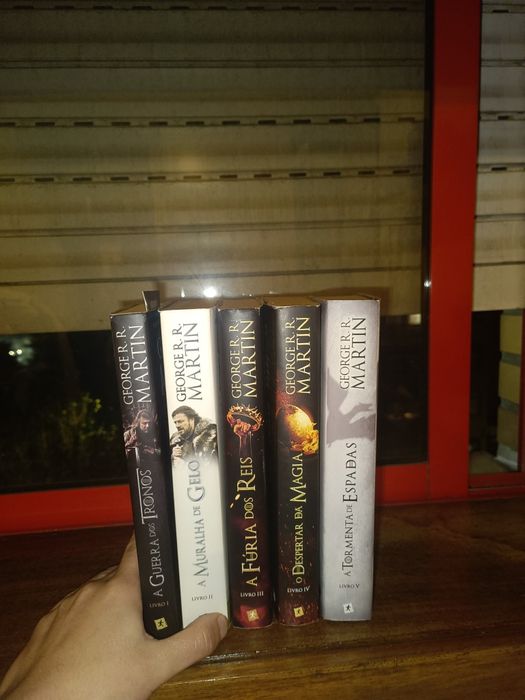 5 livros coleção "Game of Thrones"