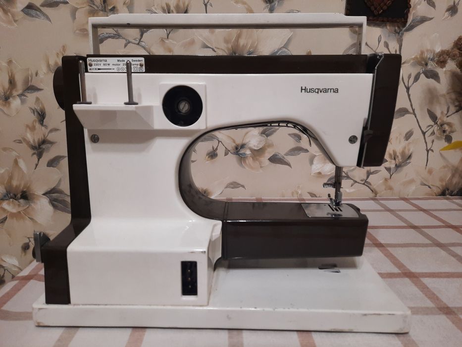 Швейна машинка Husqvarna 2000