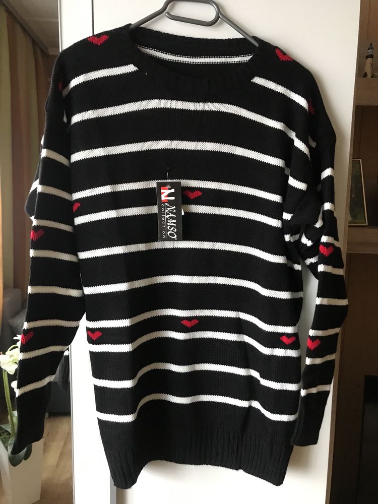 Sweter w serduszka nowy