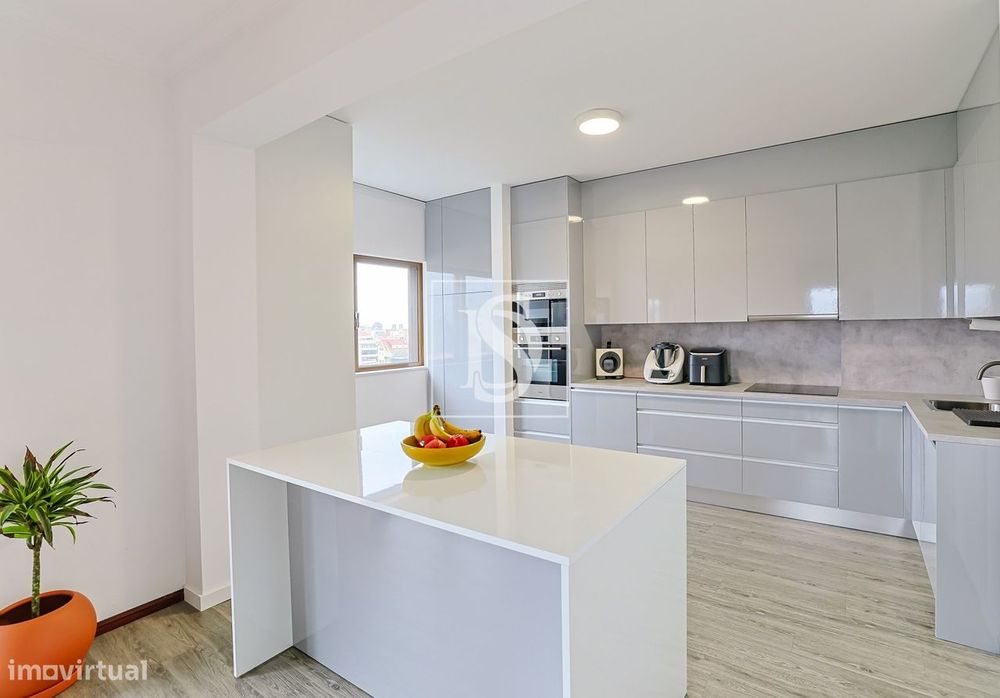 T3 Duplex Remodelado em Montgeron — Varandas e Praia a Dois Passos