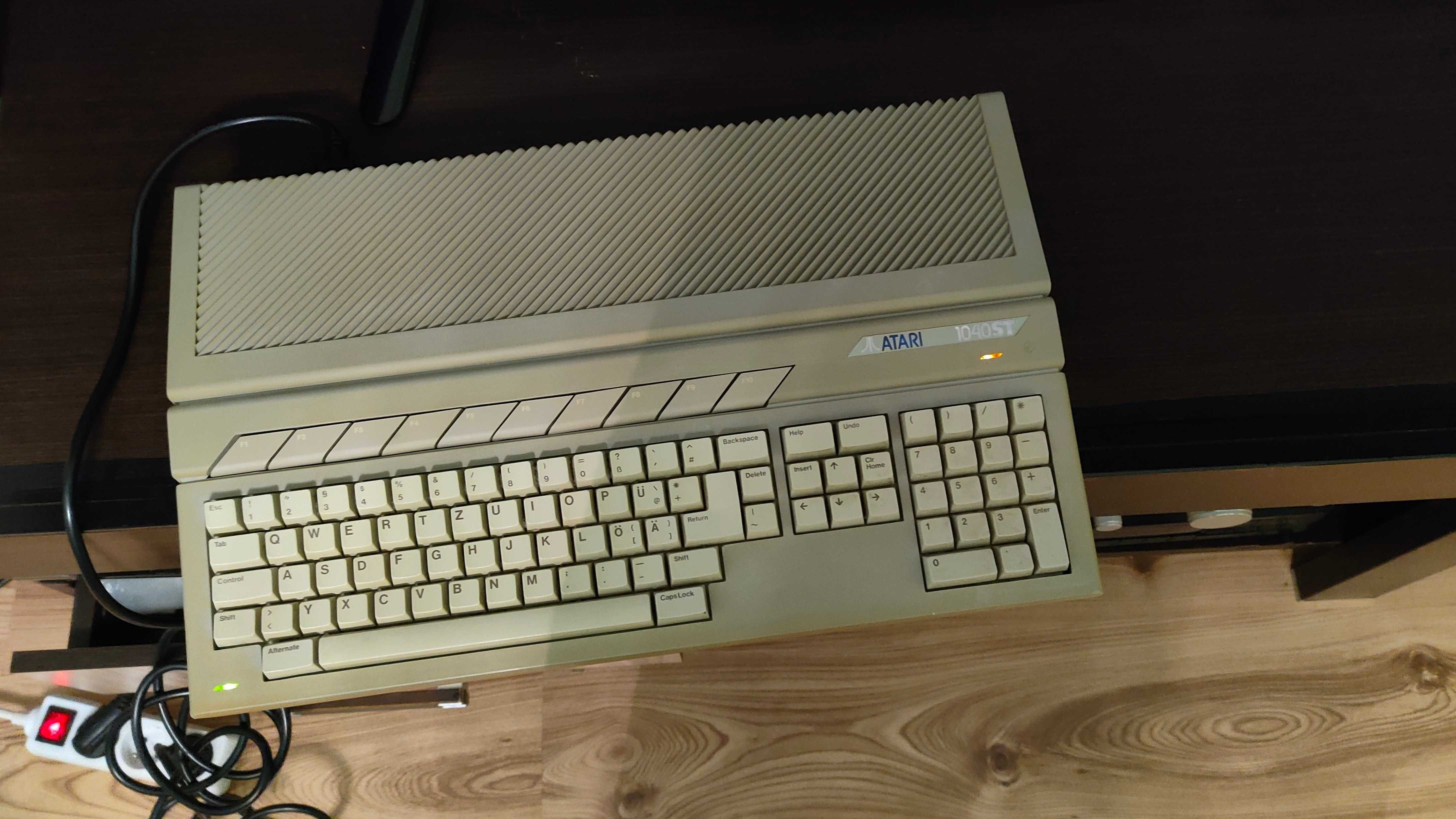 Atari 1040st + monitor Atari SM124