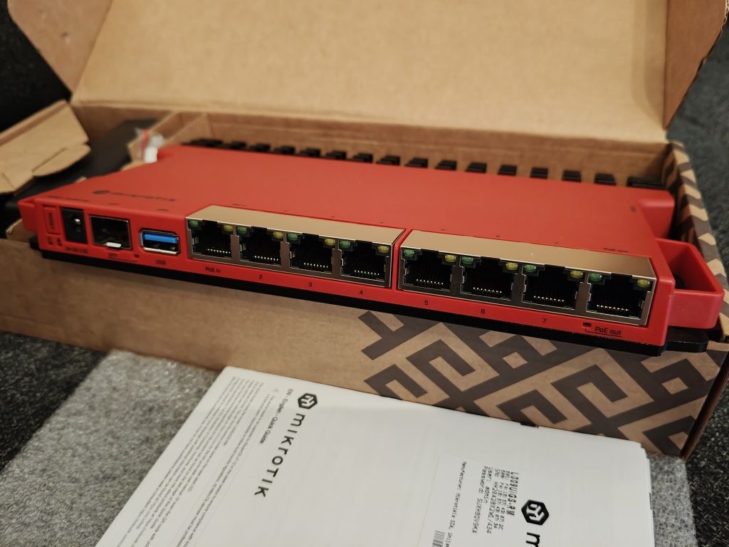 MikroTik L009 router switch L009UiGS-RM