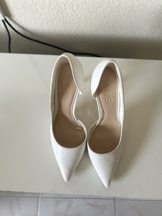 Sapatos brancos para cerimonia