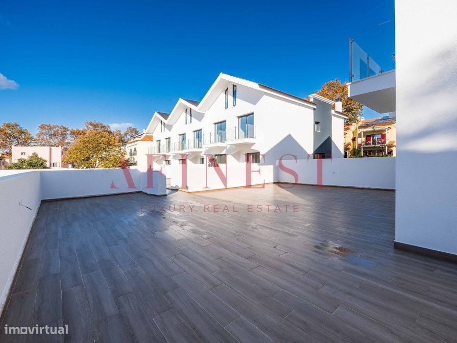 Moradia T4+1 de Luxo em Condomínio Exclusivo - São Pedro do Estoril