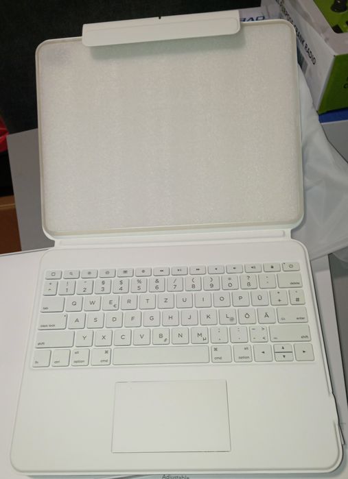 Etui z klawiaturą ESR do iPad Air 13 (M2) białe