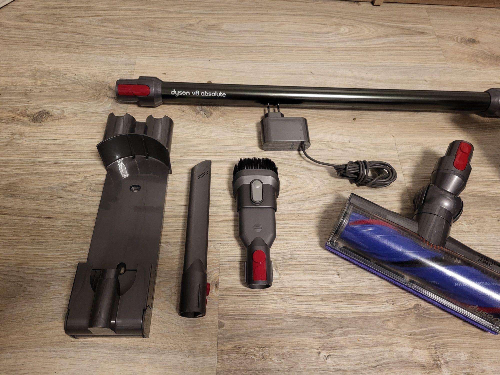 Odkurzacz Dyson v8 absolute bezprzewodowy pionowy Nowy model Ładny