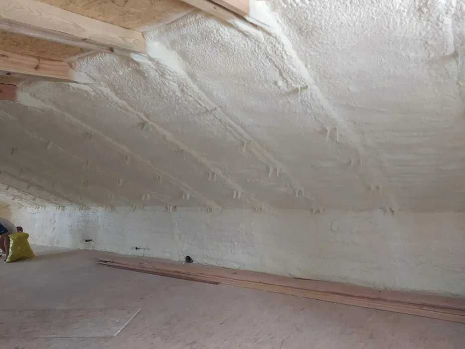 Ocieplanie Pianą PUR Piana Poddasza Chłodnia Darmowa wycena Łódź