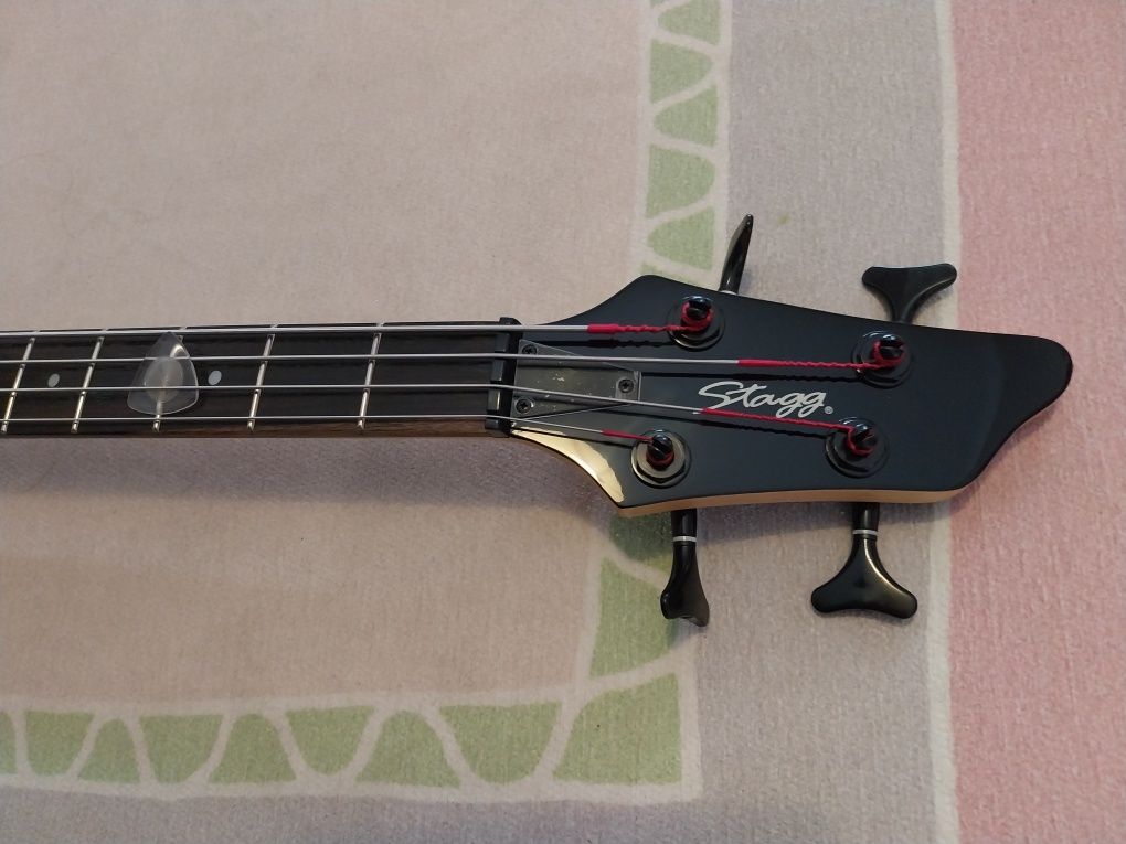 Baixo Eléctrico Stagg BC300-GBK