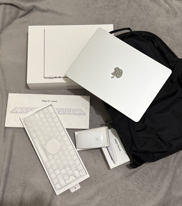 Macbook air 13” M4 32GB RAM 256GB SSD, 10/10cores NOVO + rato e teclad