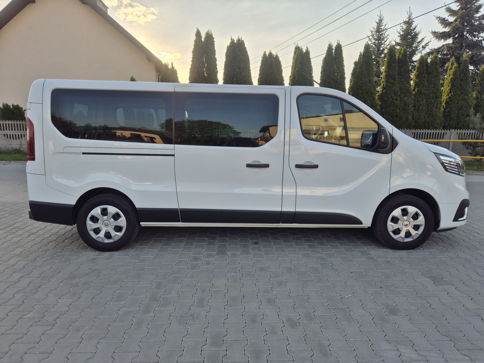 Renault trafi IV 2023 2.0dci 150km long 9 osobowy