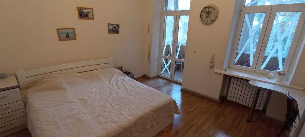 Продам 5 комнатную квартиру в Центре города  парк Глобы