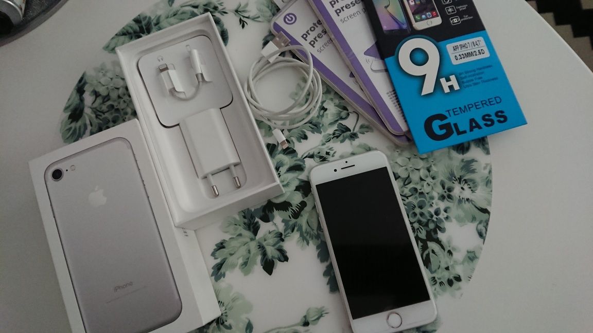 Sprzedam iphone 7 32gb srebrny