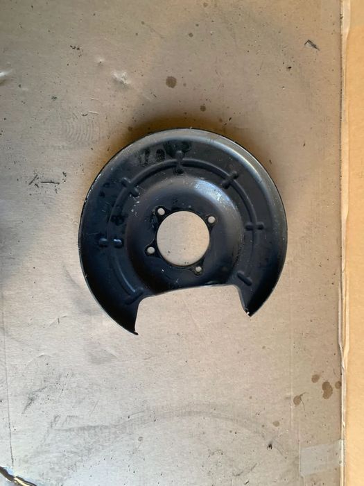Osłona tarczy hamulcowej lewy tył tylna lewa Opel Zafira C 13408175