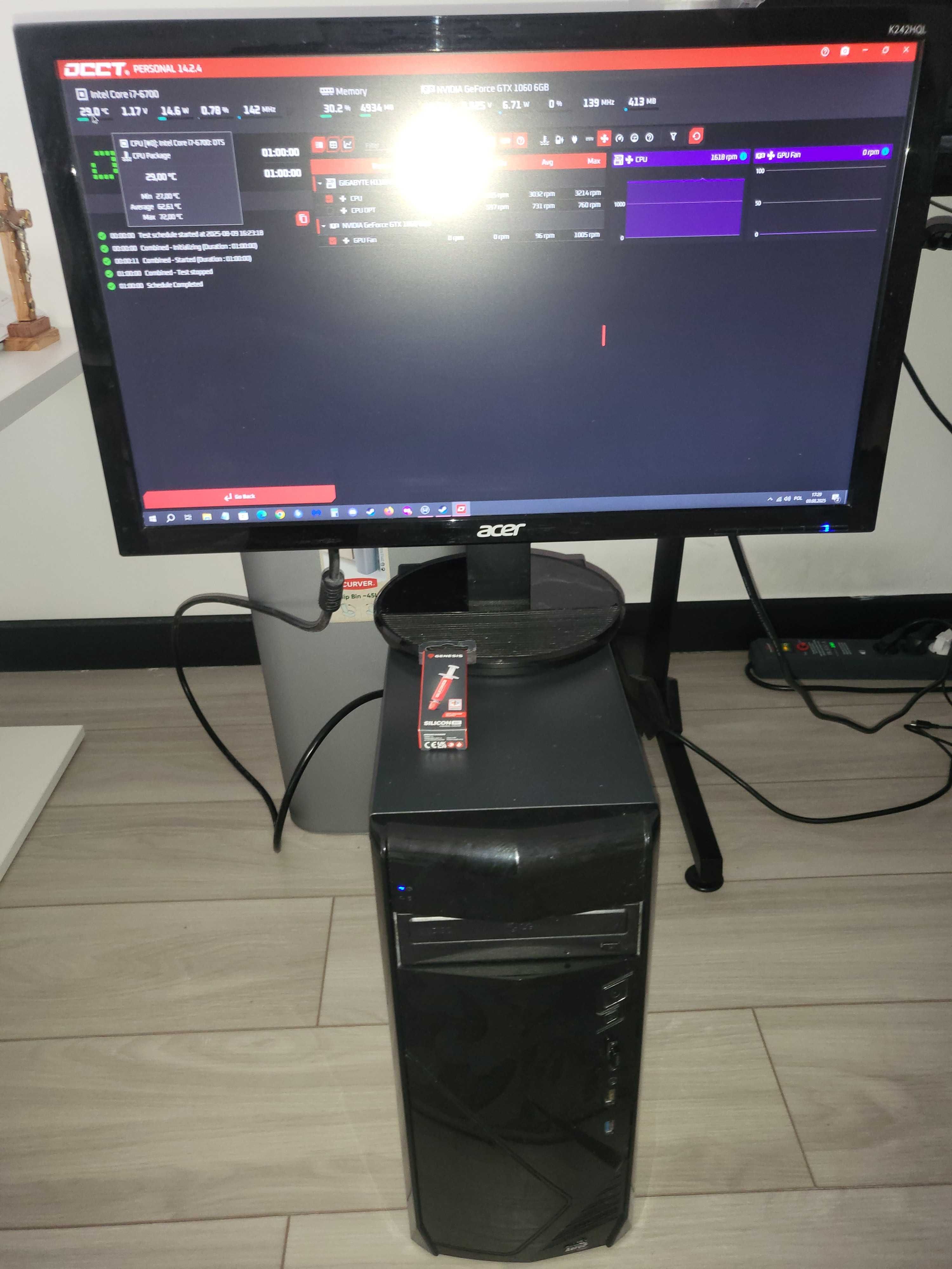 Komputer GTX z monitorem