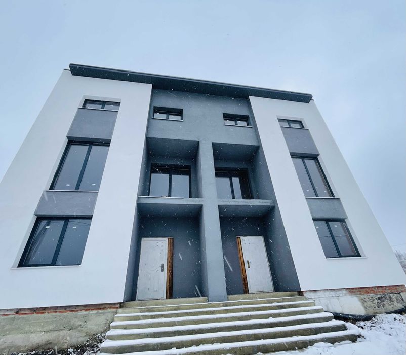 Продаж просторого  котеджу спарки Солонка Львів!