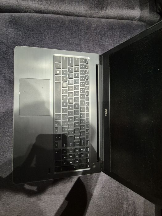 Laptop Dell Vostro 5568 | i5 / 8GB RAM / SSD 372GB / Windows 10 Pro