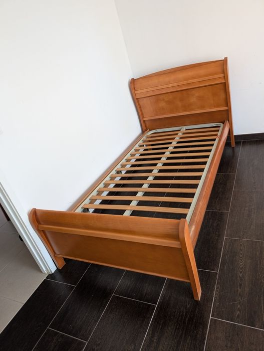 Cama de solteiro com estrado e colchão