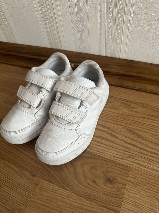 кросівки  adidas