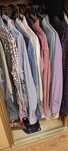 Camisas, camisolas, calças, blusões, cintos etc