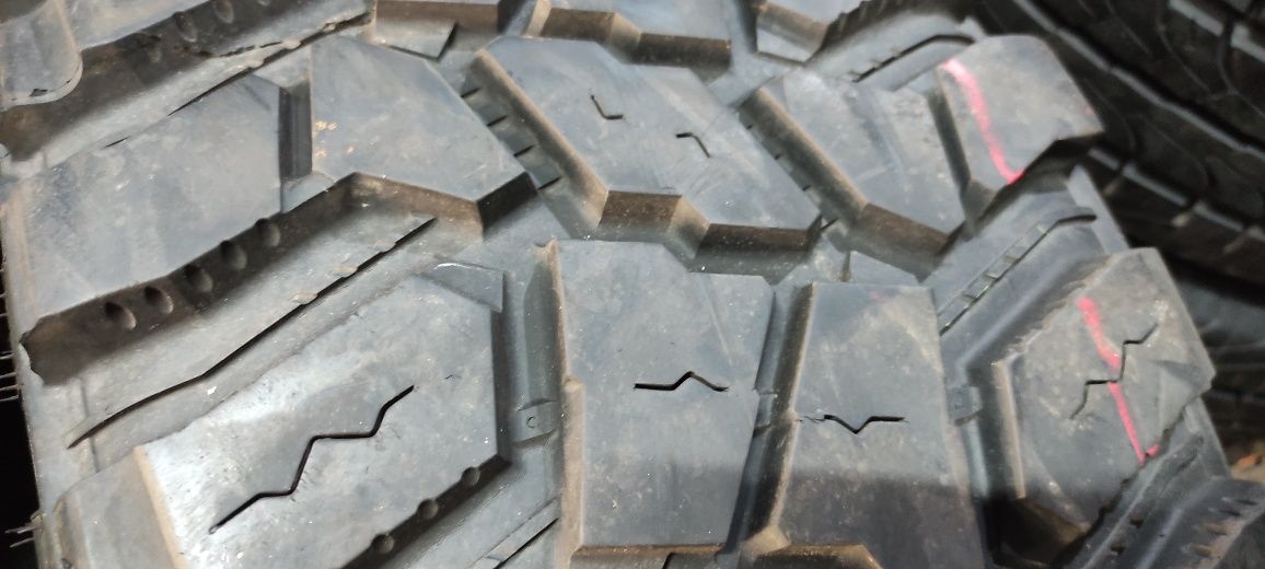 Pneus 305/65/17 cooper semi novos