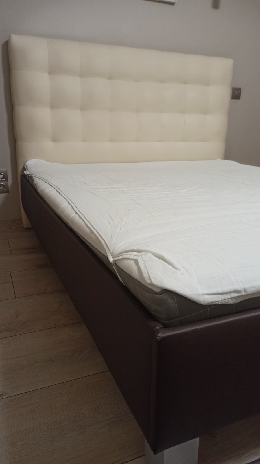 Łóżko pikowane Bed Lux z materacem 160 cm x 200 cm