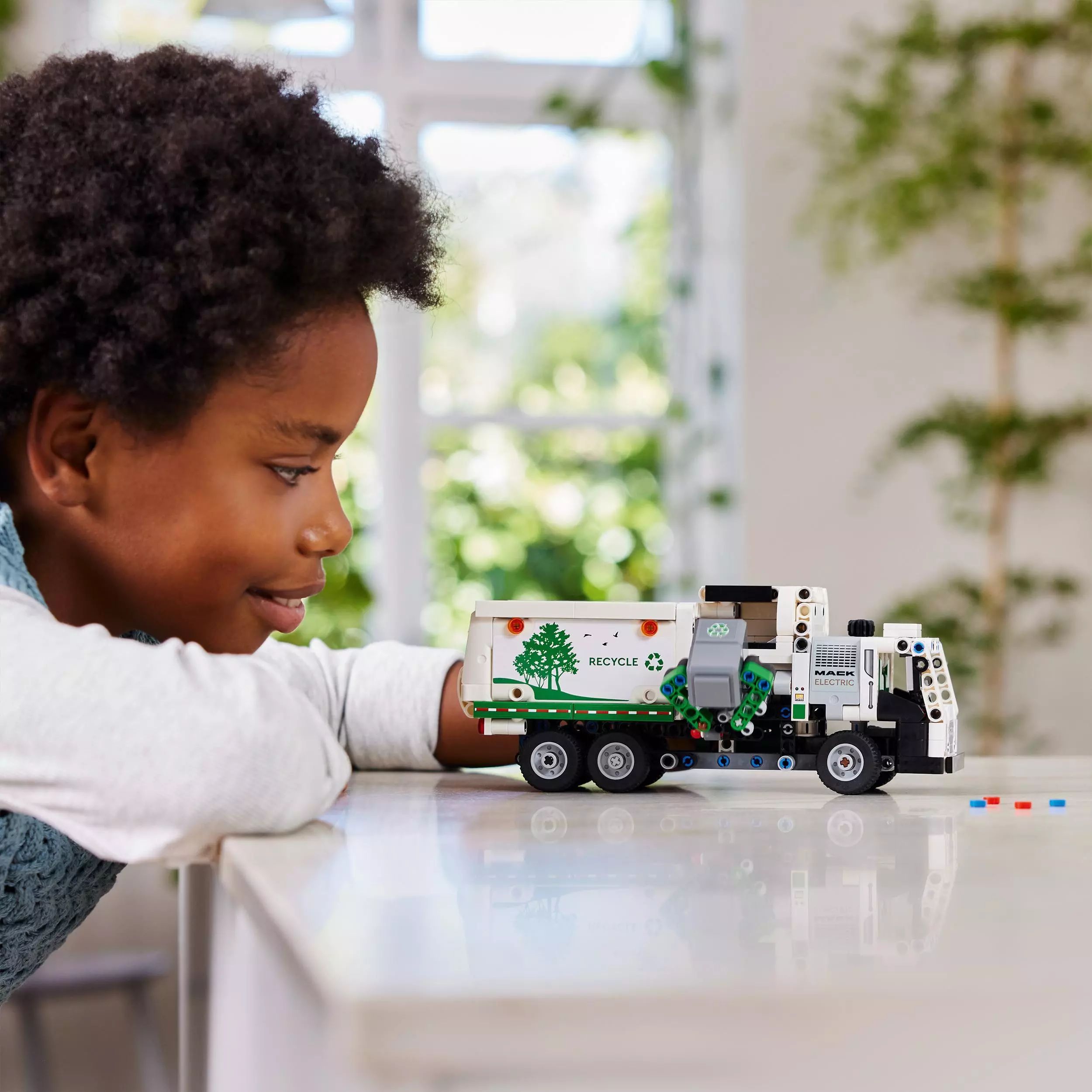 LEGO Technic Śmieciarka Mack® LR Electric 42167