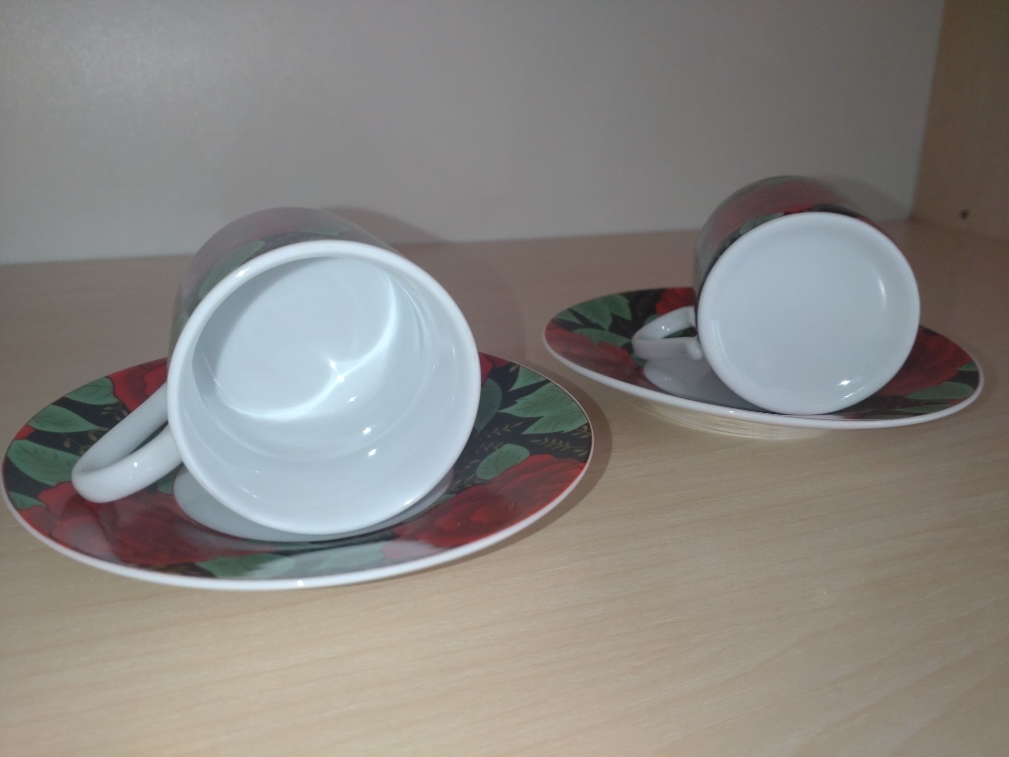 Dwie mini filiżanki w róże do espresso